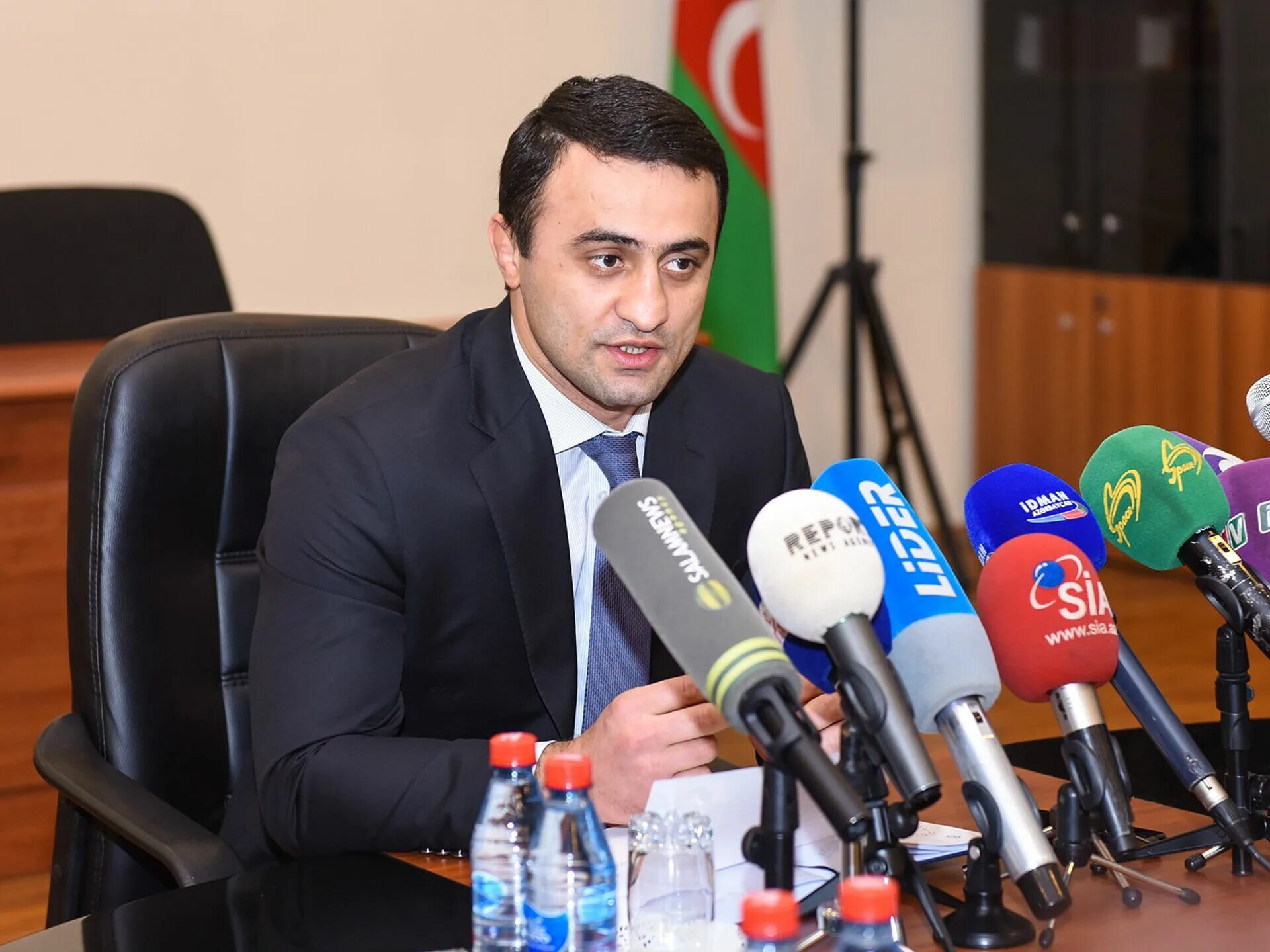 Azad azerbaijan international tv. Deputatlar. Xeberler. Бахруз советник президента азербайджана. Son xeber azerbaycan.