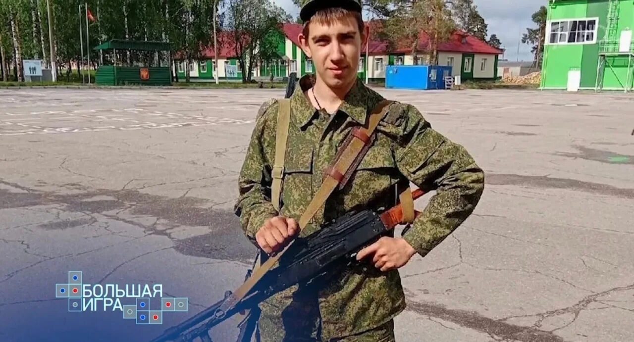 Солдат отбросил гранату. Военные парни россии. Боец отбрасывает. Боец отбрасывает. Русские солдаты на украине.