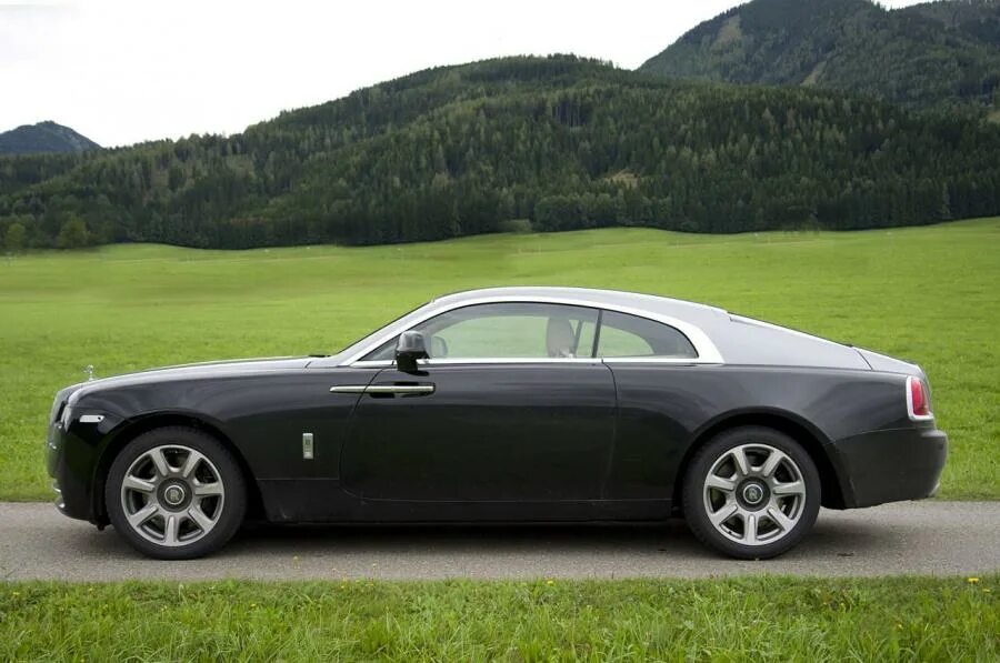 Роллс ройс купе. Rolls Royce Wraith Coupe. Роллс Ройс 2 дверный. Rolls Royce Ghost купе.