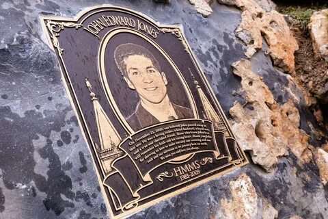 Джон застрял в пещере