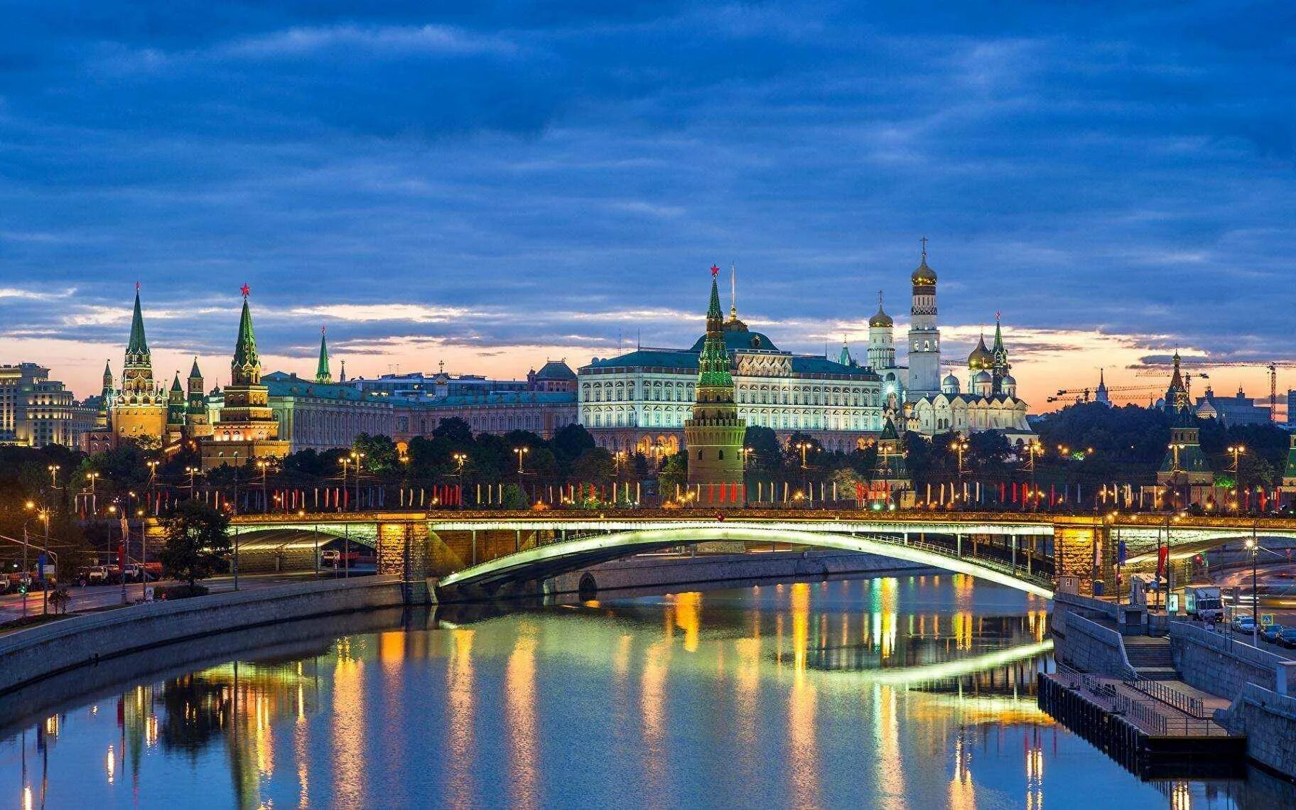 Кремль санкт-петербурга. (а. Кремлин москва. Под столицей. Москва центр россии.