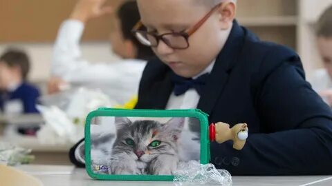 Обращаться в школе