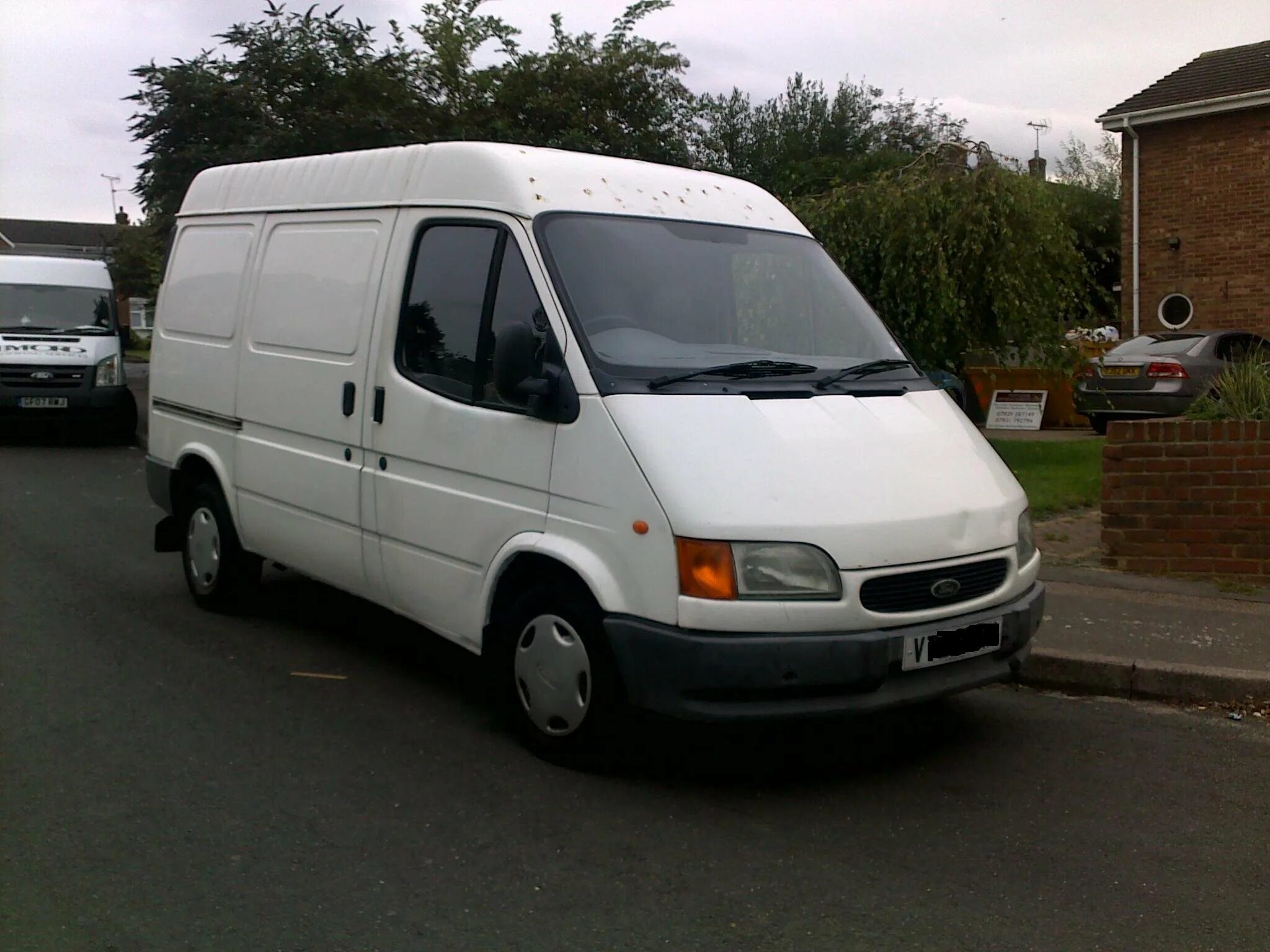 Купить форд бу в крыму. Ford Transit 90. Ford Transit 2000 фургон. Ford Transit 2000 грузовой. Ford Transit 1998 пассажирская.