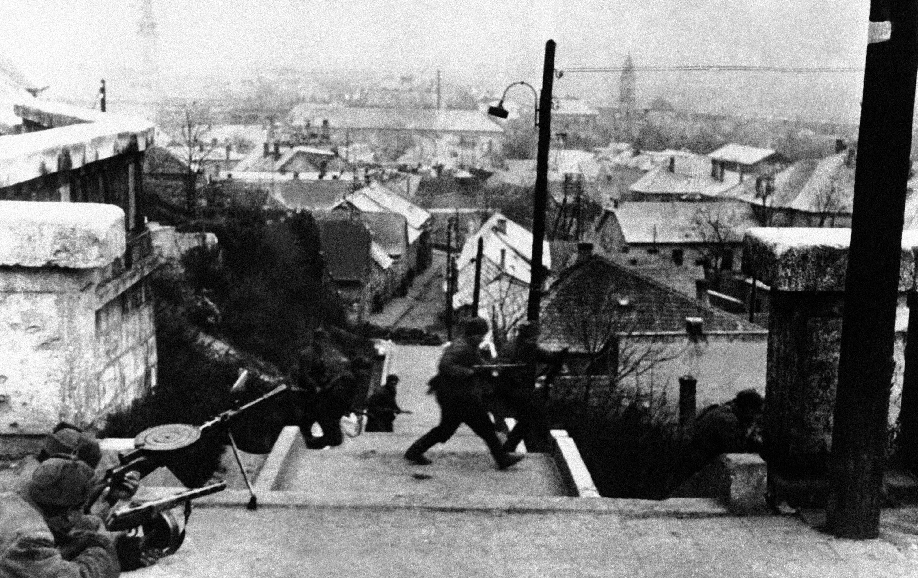 13 февраля освобождение будапешта. Висло одерская операция 1945. "восточно-померанская операция", март 1945,. Будапештская наступательная операция. 13 февраля 1945 г.