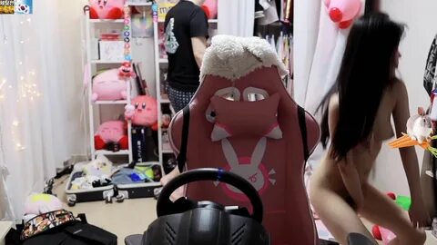 台灣, 台灣美女, 遊戲主播, 忘關攝像頭, 脫光光, 一飽眼福 