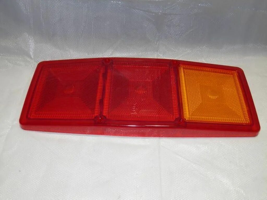 Стекло заднего фонаря атего. Рассеиватель заднего фонаря левый mercedes actros yp-157. Стекло заднего фонаря мерседес 308d. Стекло заднего фонаря мерседес. Фонарь мерседес 814.