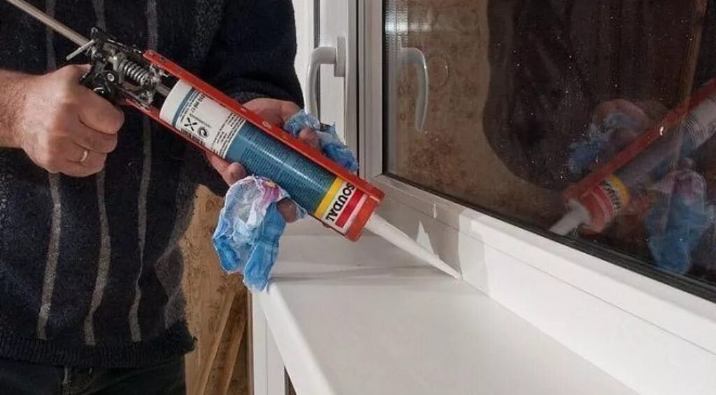 Герметизация рам. Запенивание пластиковых окон. Герметизация рам. Силиконовый герметик для окон. Утеплитель для стыков окон.