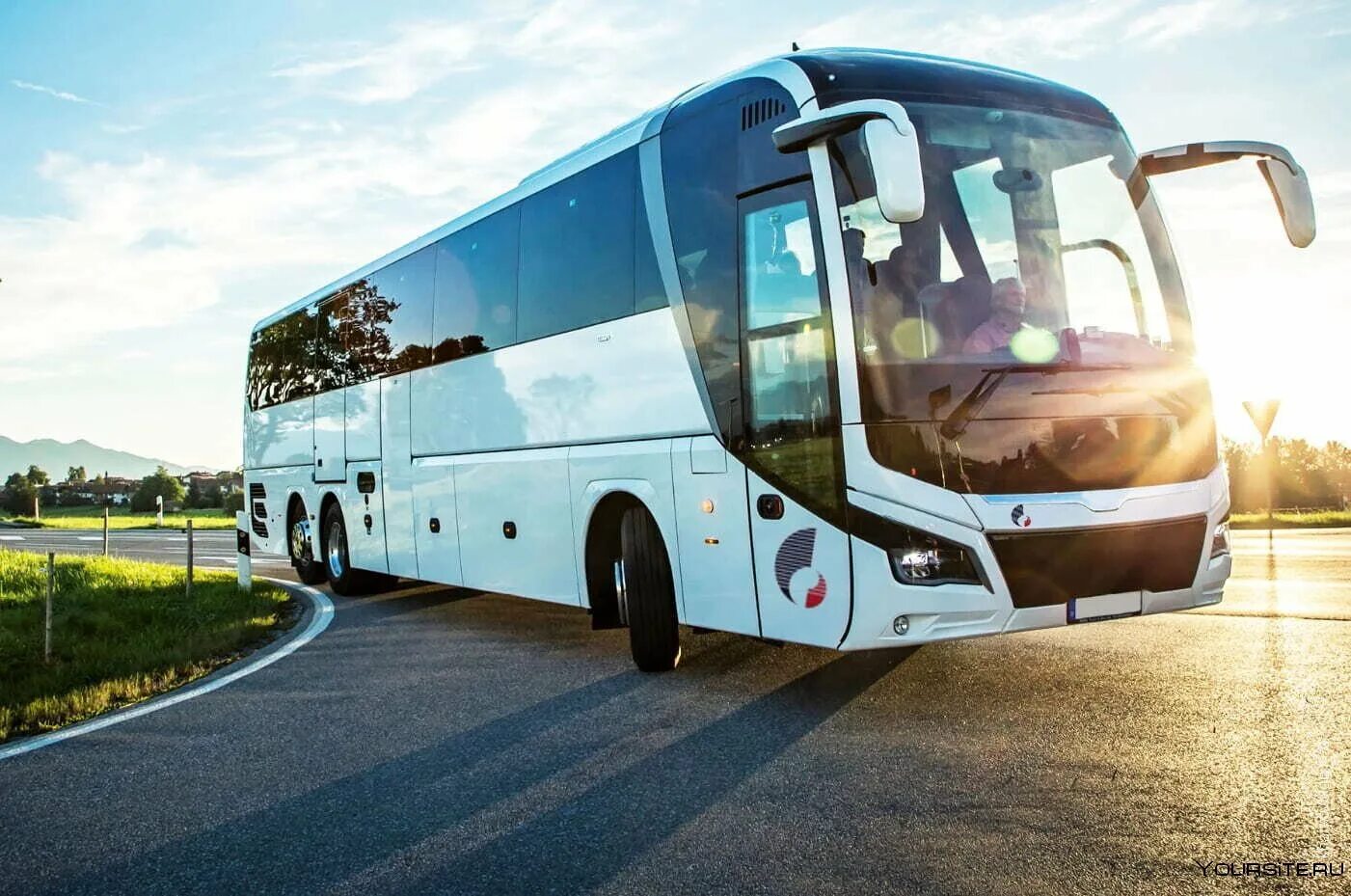 Unitiki билет на автобус. Автобус юнитики. Синий экскурсионный автобус. Unitiki логотип. Автобус ман 2023.