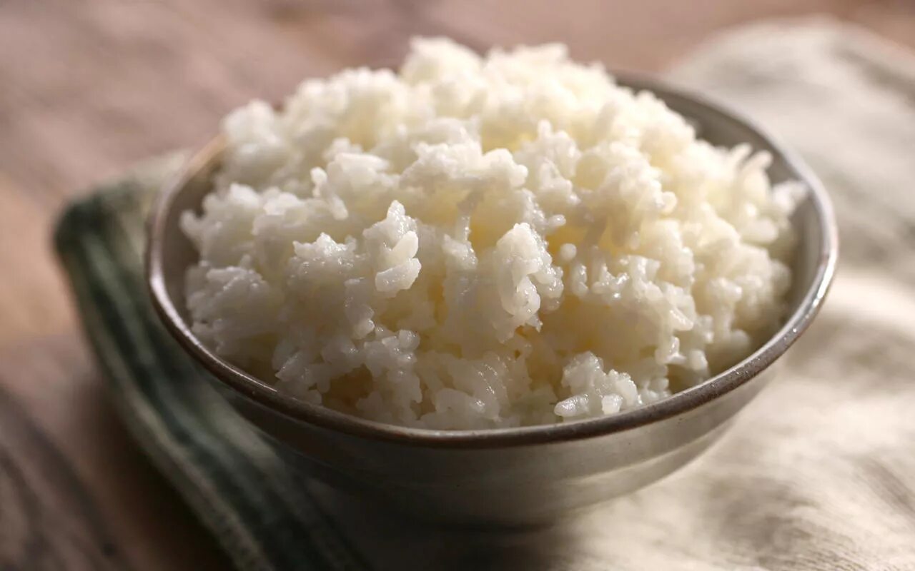 White rice. Разваренный рис. Рисовая каша. Отварной рис в Китае. Рисовая очень.