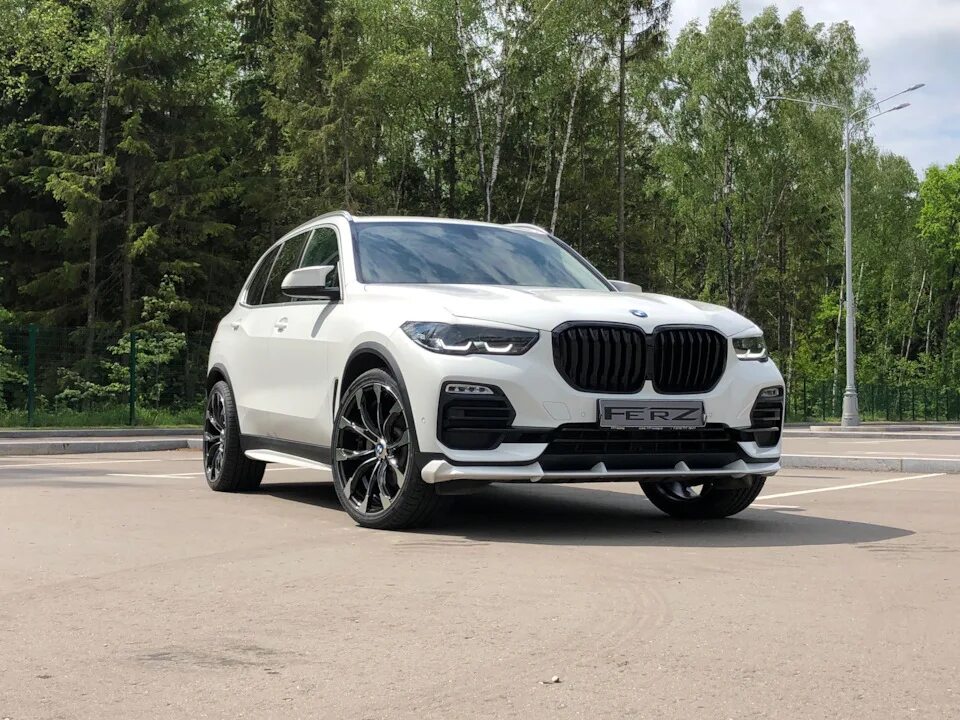 Диски на х5 g05. BMW x5 g05 белый. БМВ х5 2023. BMW x5 белая 2021. БМВ х5 2021 белый.