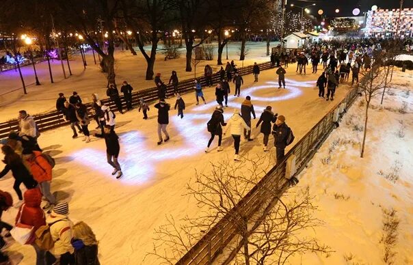 Каток на речном вокзале. Каток в парке дружба речной вокзал. Каток в парке речного вокзала. Каток деревушка ледяная барнаул. Речной вокзал северный речной каток.
