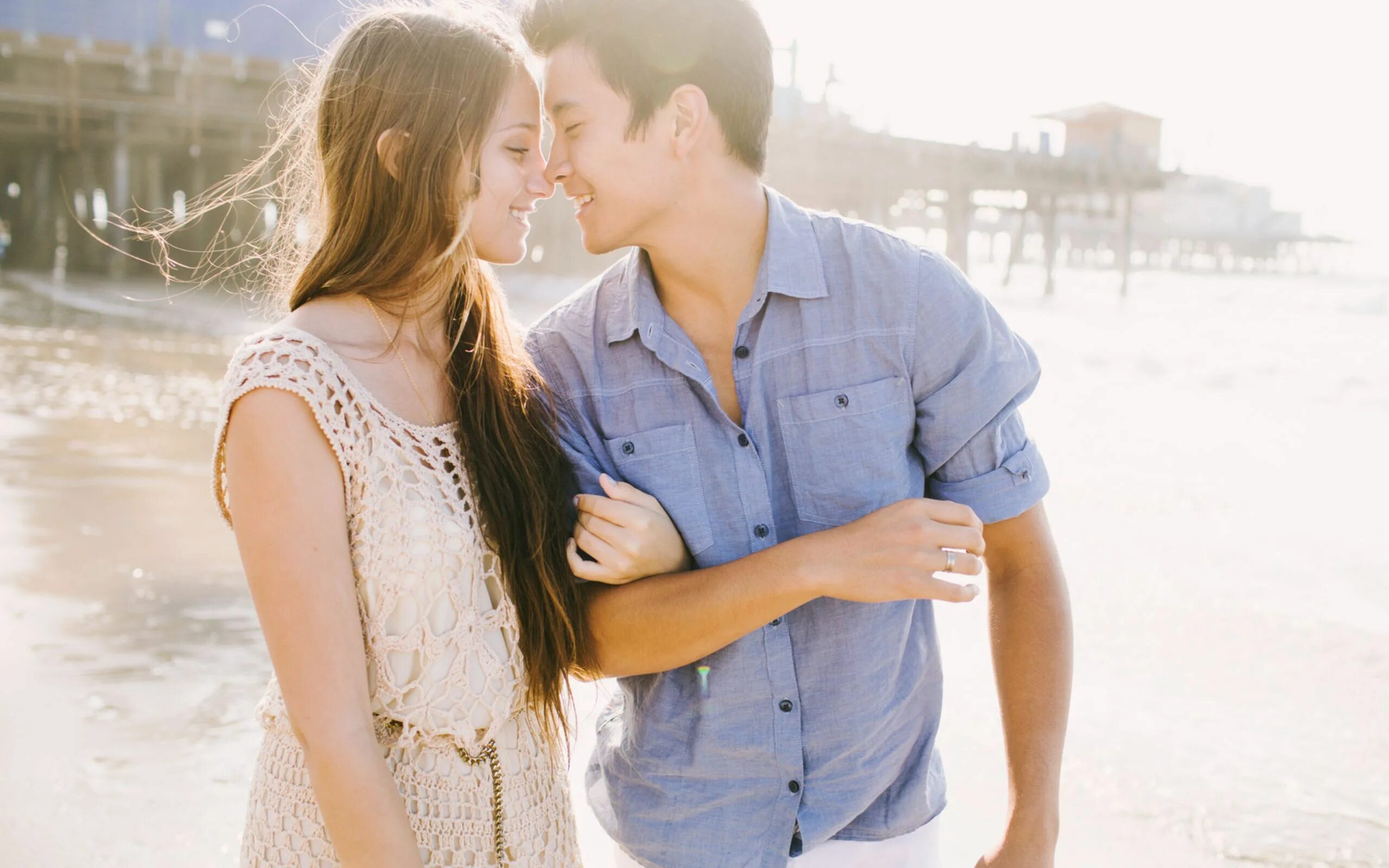 Romance she. Парень и девушка. Влюбленная пара. Фотосессия влюбленных. Парень и девушка любовь.