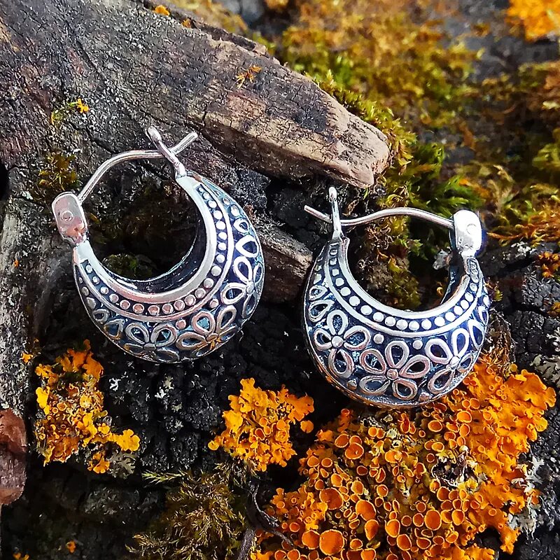 Серьги скифская этника. Восточные серьги. Серьги серебро в этническом стиле. Скифская этника украшения интернет магазин. Старинные серебряные серьги.