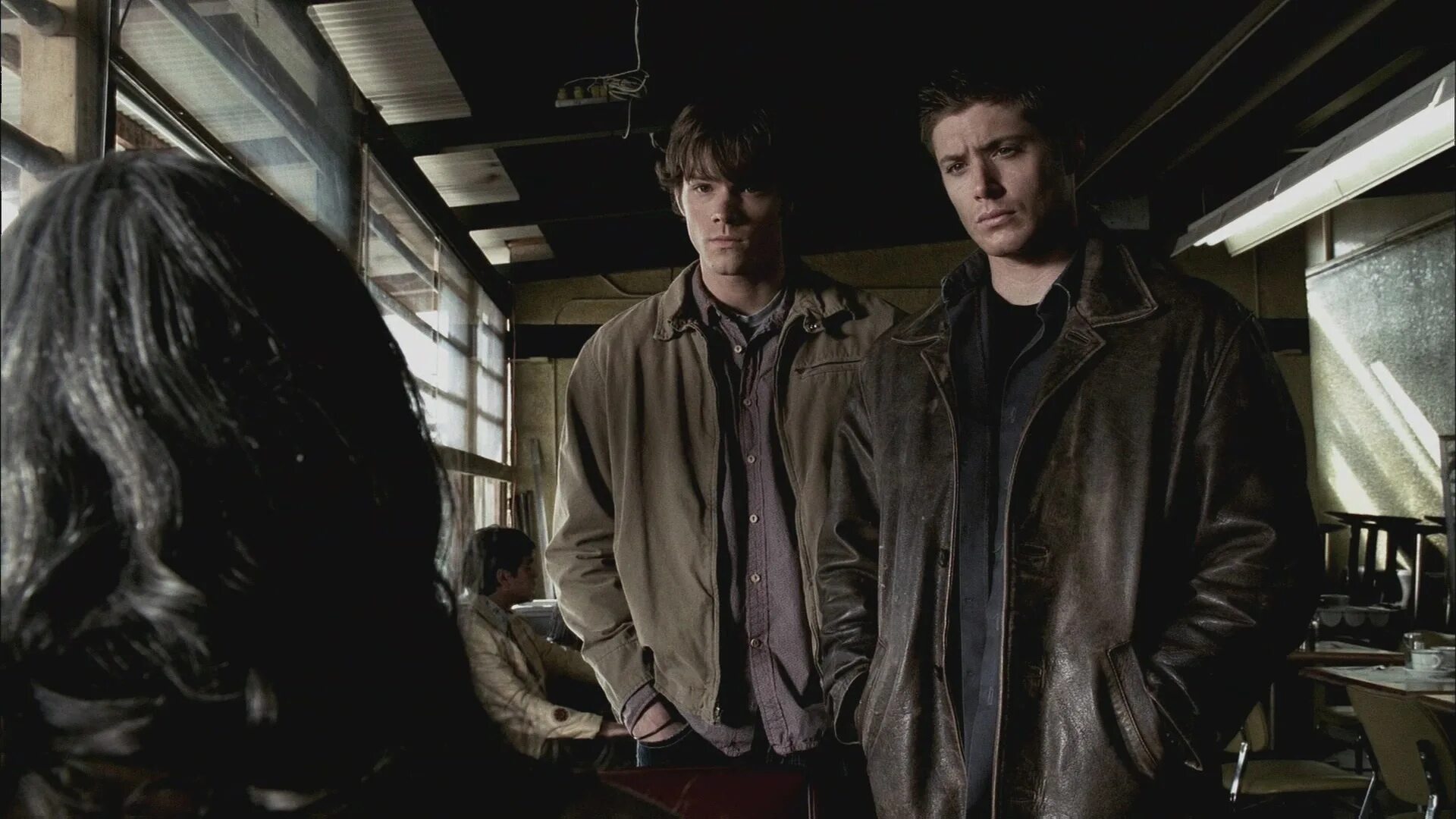 Сериал сверхъестественное дин и сэм. Сэм винчестер сверхъестественное 15 сезон. Сэм дин рассвет сериал. Сема найти. Сериал сверхъестественное дин и сэм.