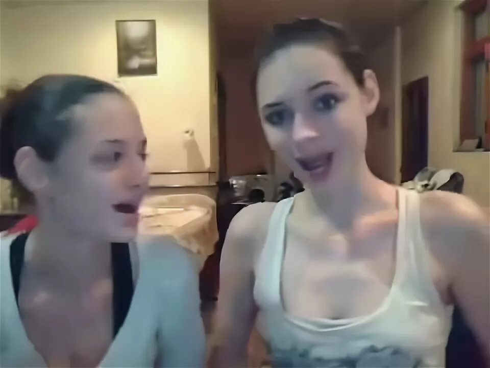 Вебка девушка и два парня