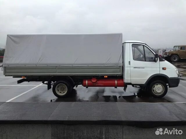 Купить б/у ГАЗ ГАЗель (3302) бензин механика в Москве: белый бортовой грузовик 2