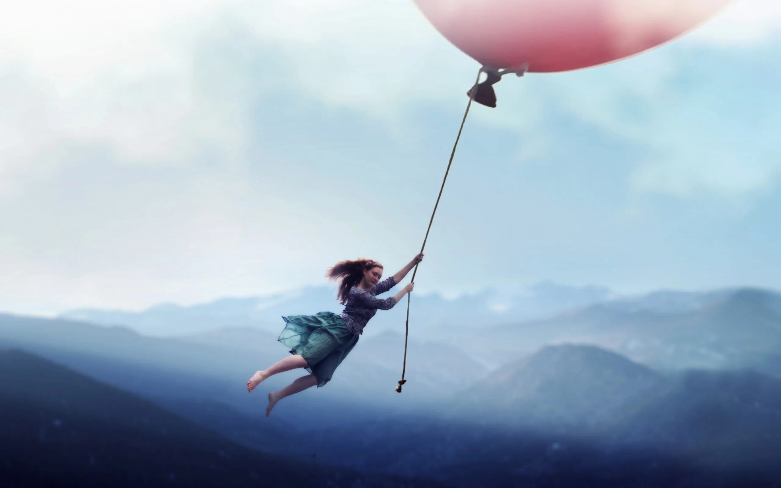 Твои мечты пролетают. Девушка летает. Девушка в полете. Человек с воздушным шариком. Девушка на качелях.