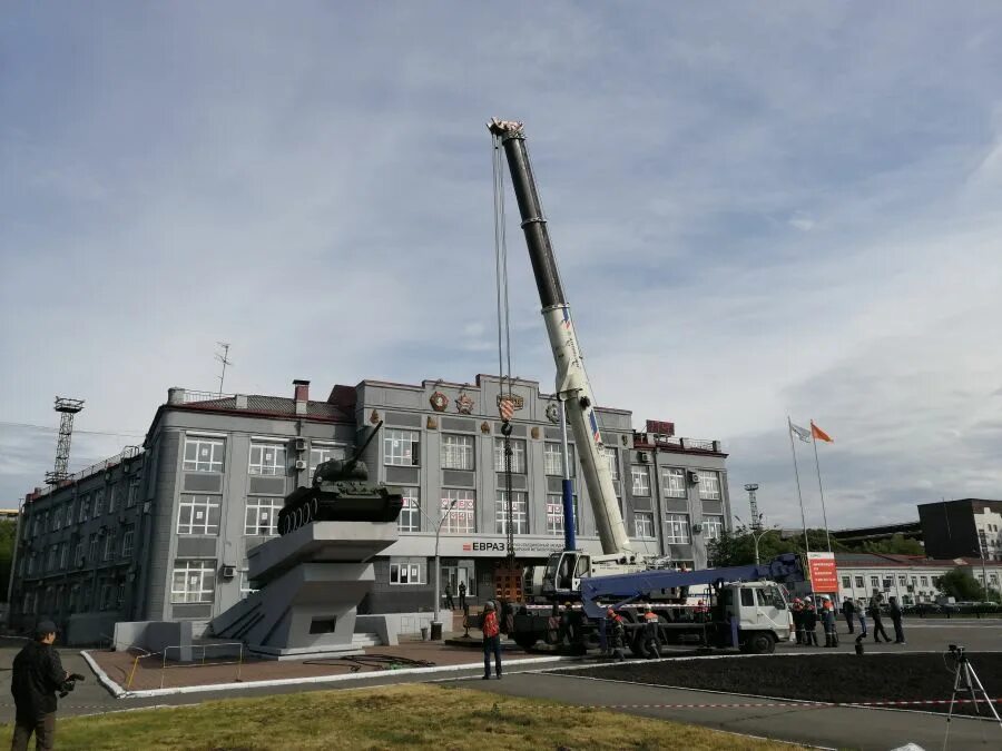 Заводоуправление кмк новокузнецк. Кузнецкий металлургический комбинат 1932. Дк металлургов новокузнецк. Тоннель кмк новокузнецк история. Кмк новокузнецк завод.