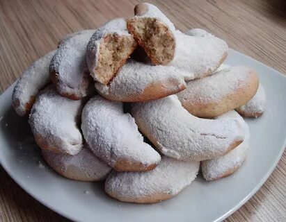 Рогалик с сахарной пудрой