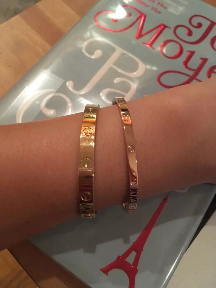 Cartier love bracelet. Браслет картье rsd606. Золотой браслет картье. Cartier love браслет. Cartier love 4 бриллианта.