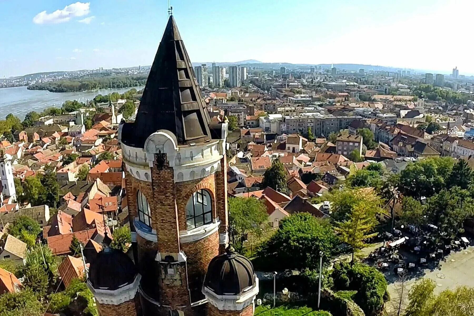 Город белград страна. Башня Гардош Белград. Zemun Сербия. Башня тысячелетия Белград. Белград Земун башня.