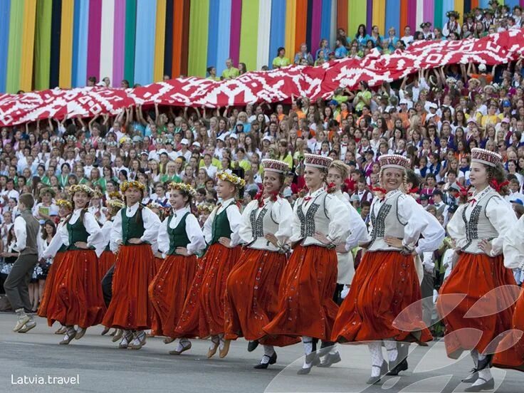 Нация латыш. Население страны латвии. Латвия люди. Прибалты эстонцы литовцы латвия. Население страны латвии.