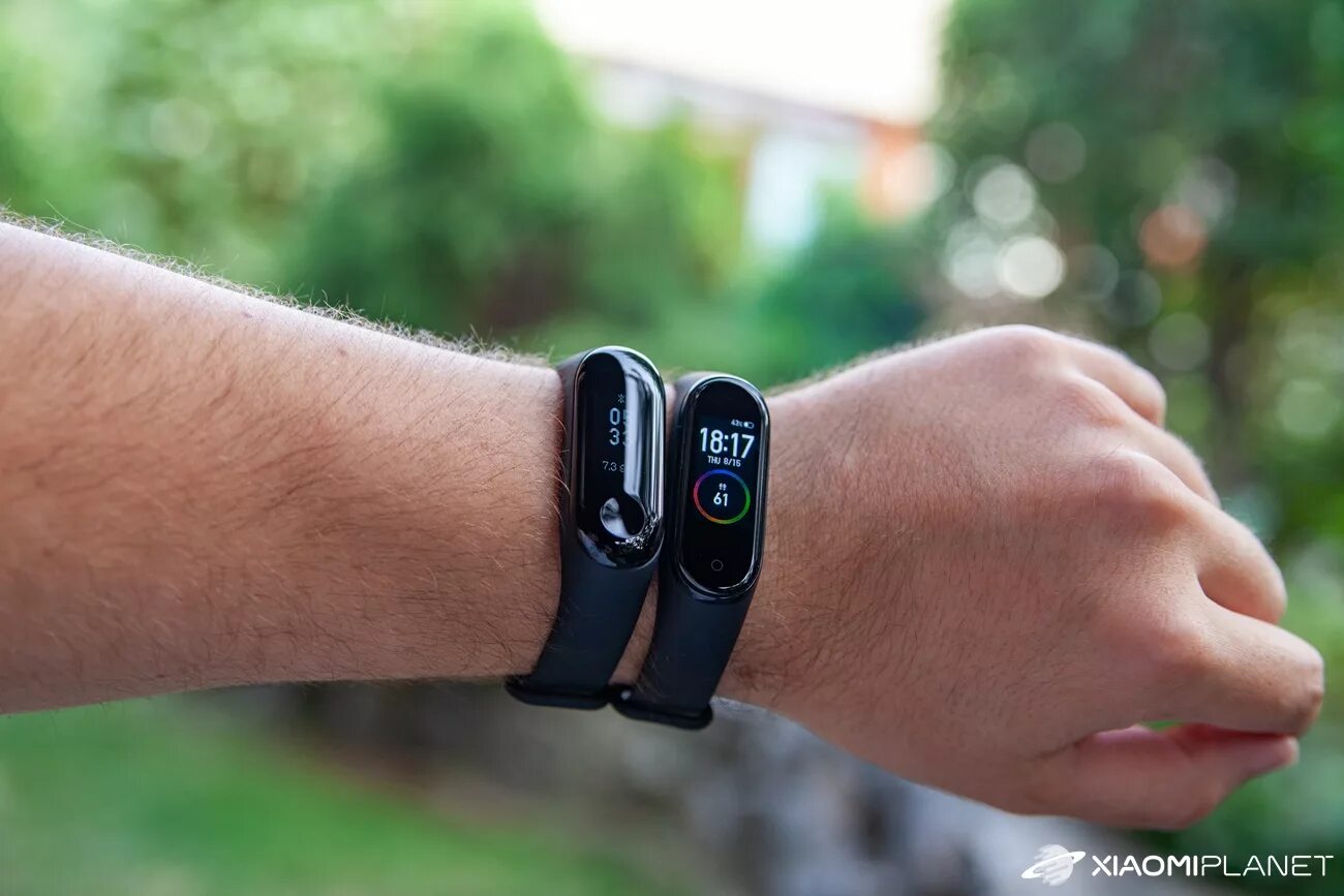 Приложение для смарт часов band 8. Xiaomi mi Band 5. Mi Band 8 vs 4. Дистанционное управление камерой mi Band 5. Эволюция mi Band.