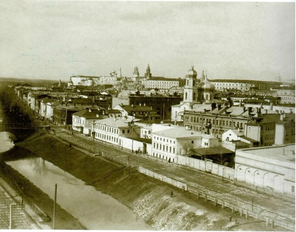 Фотографии старой казани. Казань кремль до революции. Фотографии старой казани. Казань 1900 год. Казань улица баумана 1980 год.