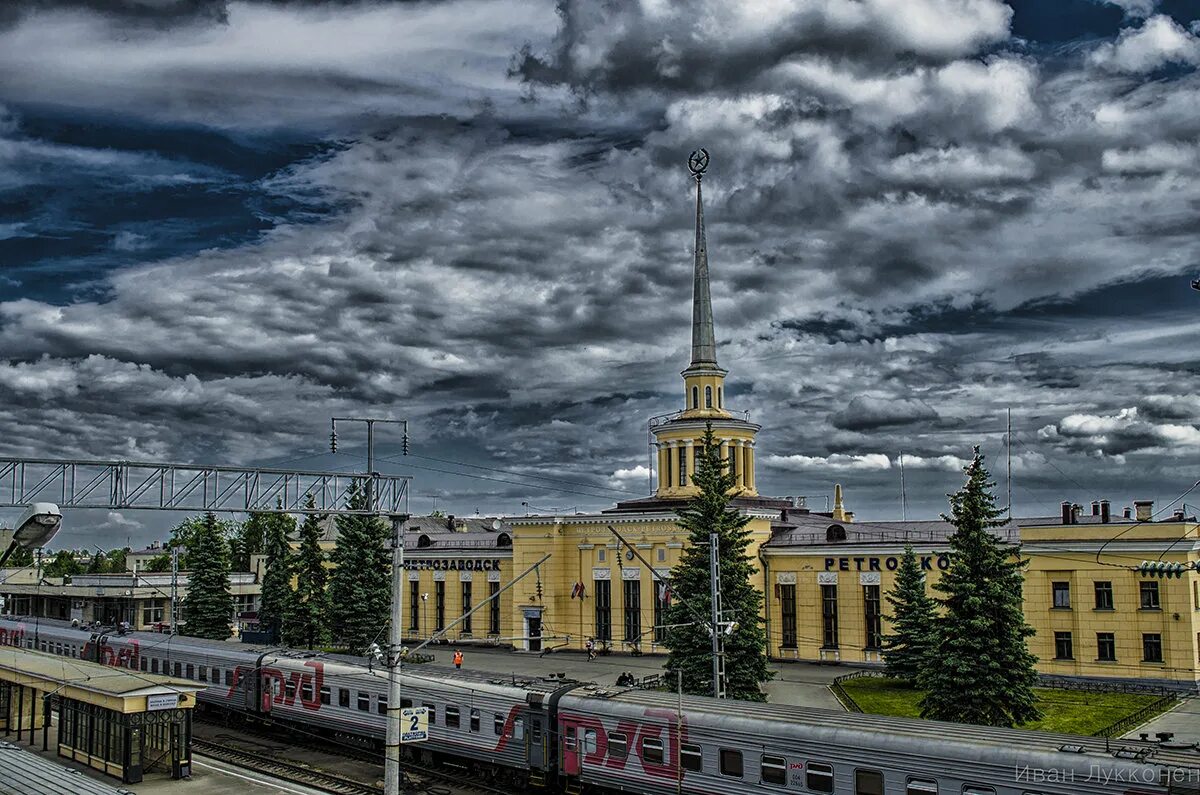 Жд вокзал петрозаводск. Пешеходный мост петрозаводск. Петрозаводск (станция). Ж д вокзал птз. Железнодорожный вокзал петрозаводск, петрозаводск.