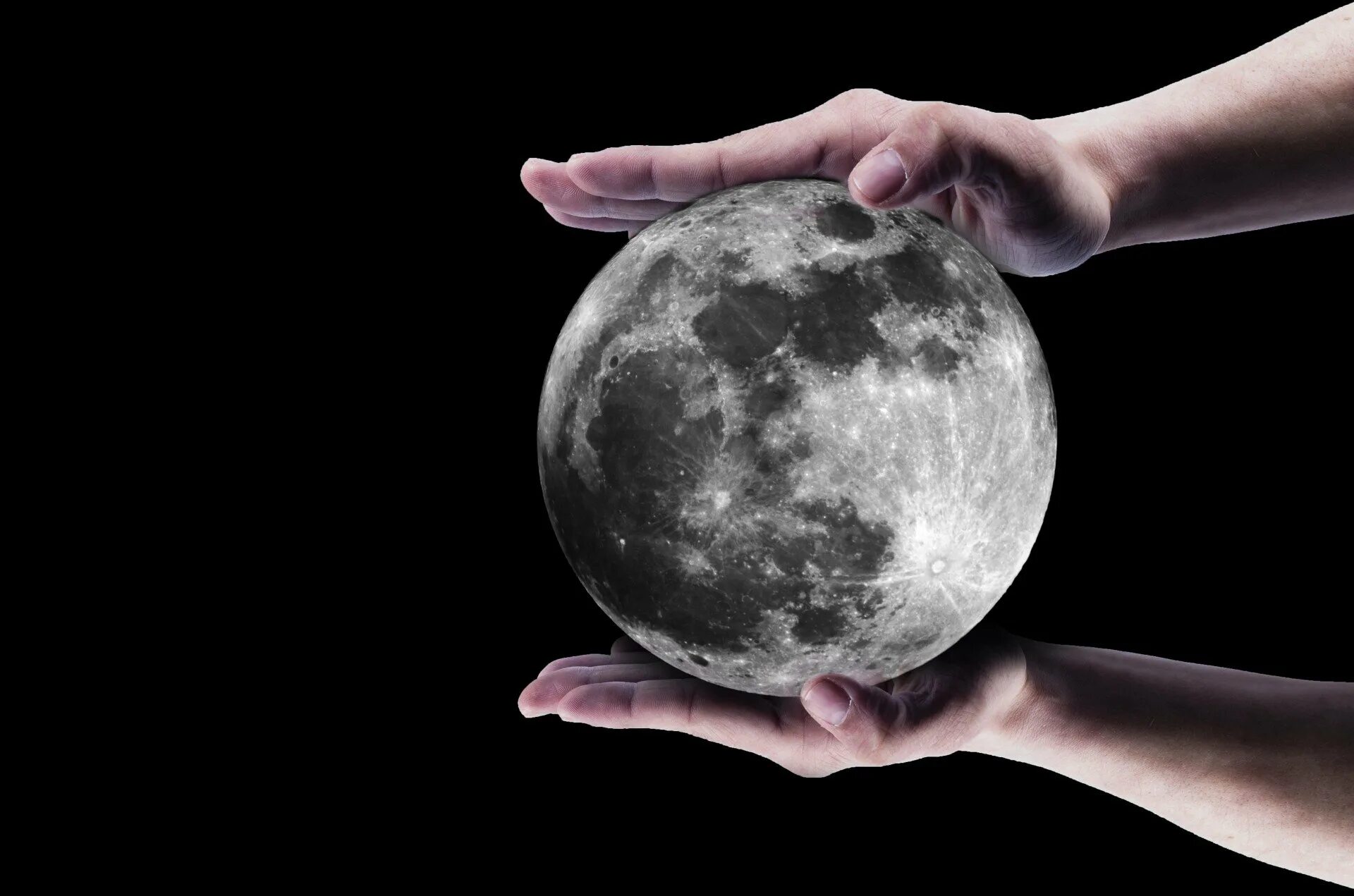 Лунные сутки сегодня твоя. Лунный день. Луна в руках. Всемирный день Луны. Ресурсы Луны.