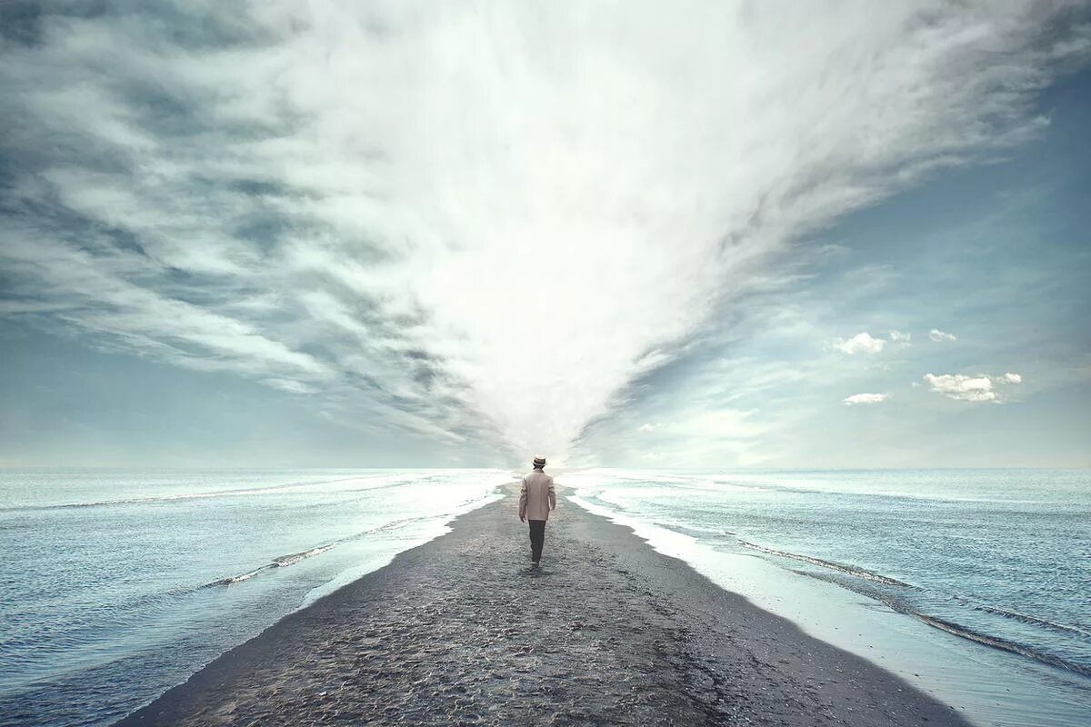 One path. Путь богов. Путь к цели. Путь вперед. Человек между двумя путями.