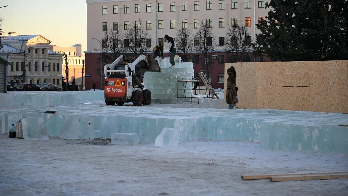 Новый год на улицах кирова. Nicky ray. Погода на 19 декабря в кирове. Конкурс н фото на елки с 2 декабря по 31 декабря. Январь хмурый снег.