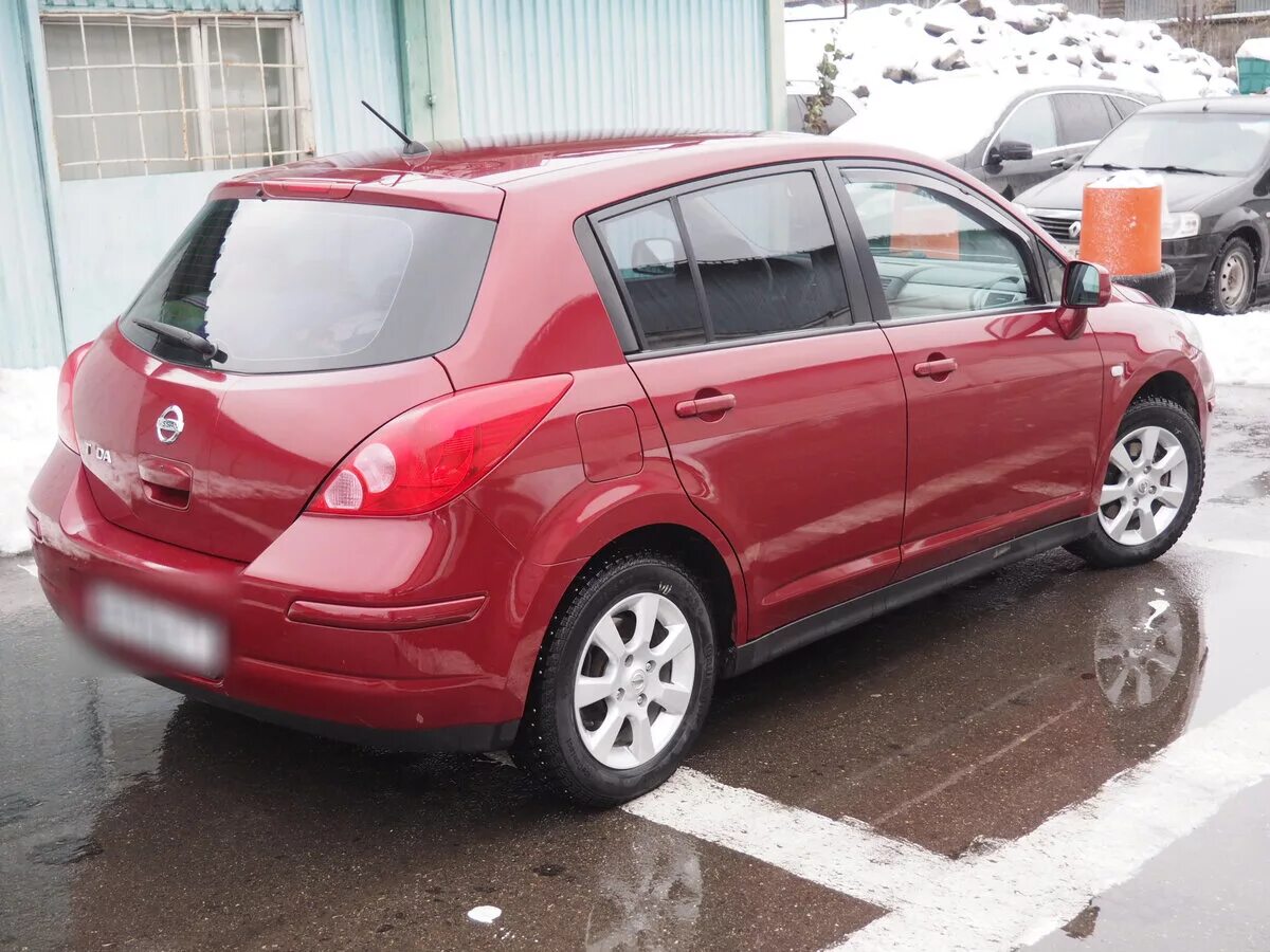 Nissan Tiida 2007 хэтчбек. Ниссан Тиида 2007г. Ниссан Тиида 2007 красный. Ниссан Тиида красная 2007 хэтчбек. Ниссан тиида купить в москве