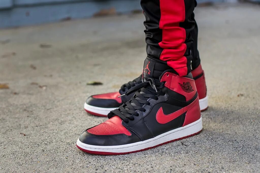 Air Jordan 1 Mid. Nike Air Jordan 1 bred. Nike Air Jordan 1 Mid on feet. Nike Air Jordan 1 Mid. Кроссовки nike jordan mid