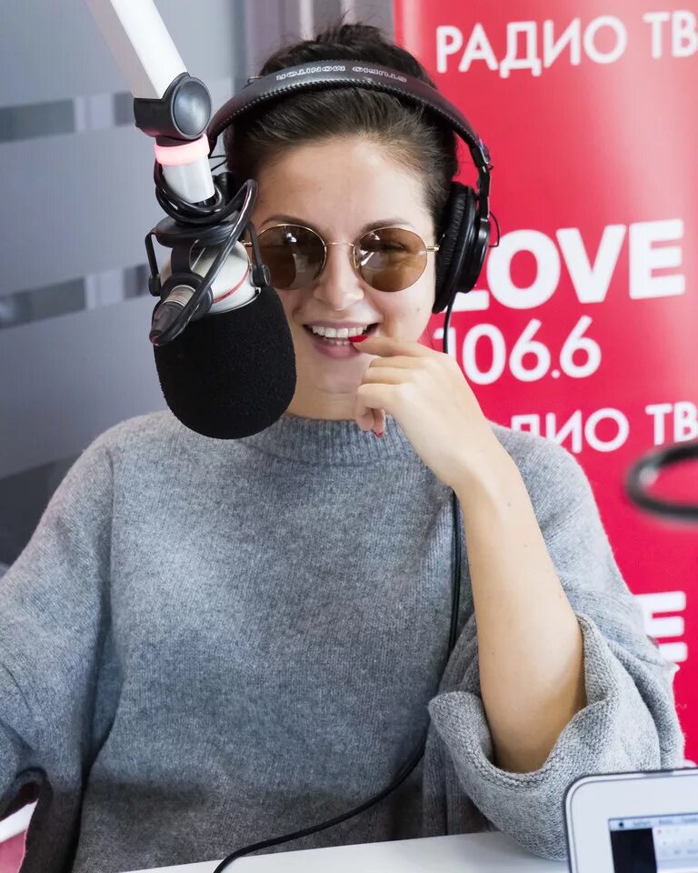 Нюша Love Radio. Радио Love Radio. Радиоведущая. Любимое радио. Включи сегодня радио