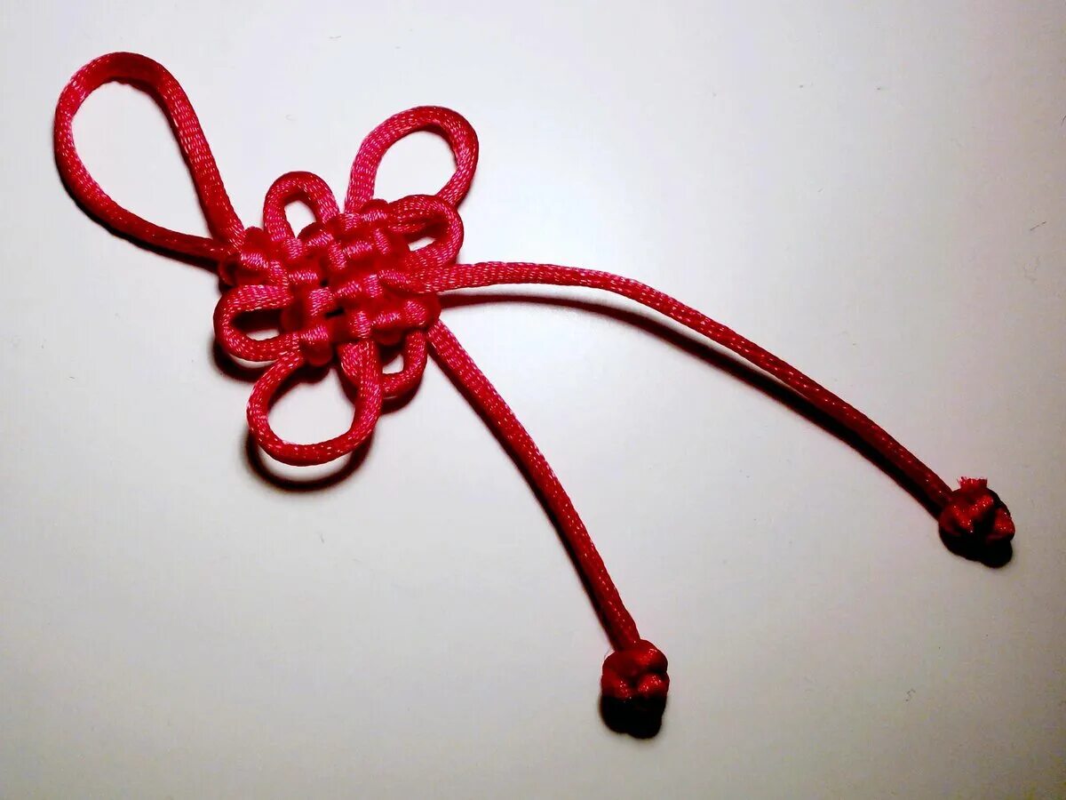 Узел счастья талисман схема. Узелок на счастье. Февраля день завязывания узелков на счастье. День завязывания узелков на счастье. Узелок на счастье.