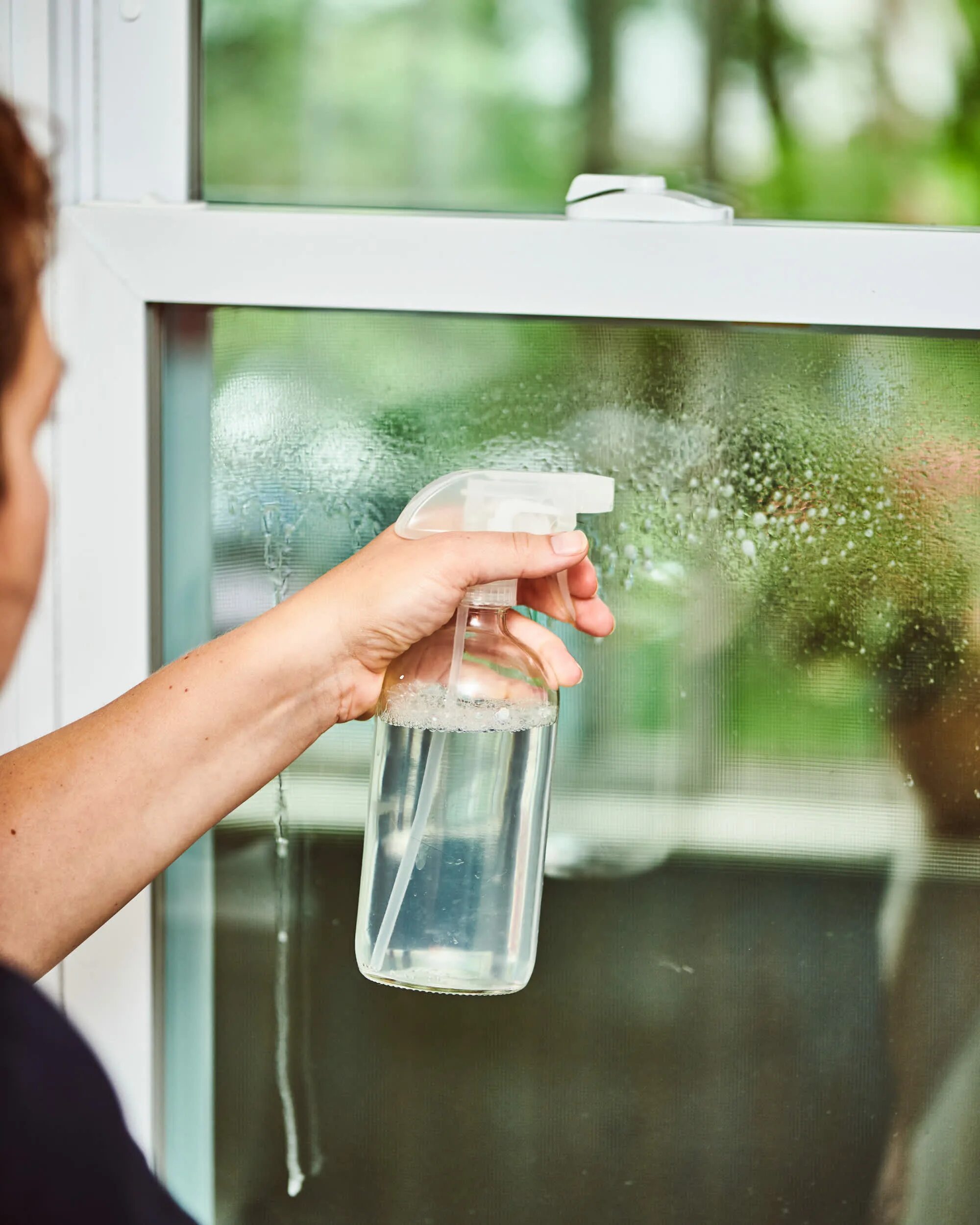 Мытье стекол. Мытье окон. Мойка окон. Мыть окна. Wash windows