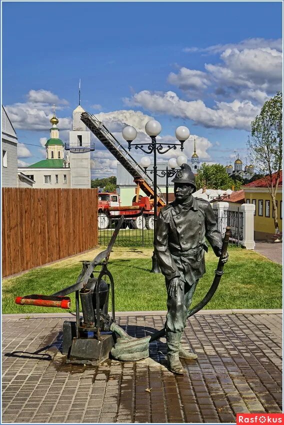 памятник мчс в новосибирске. памятник спасателям мчс в москве. ульяновск. памятник мчс в москве ул кременчугская. памятник спасателям мчс в москве.