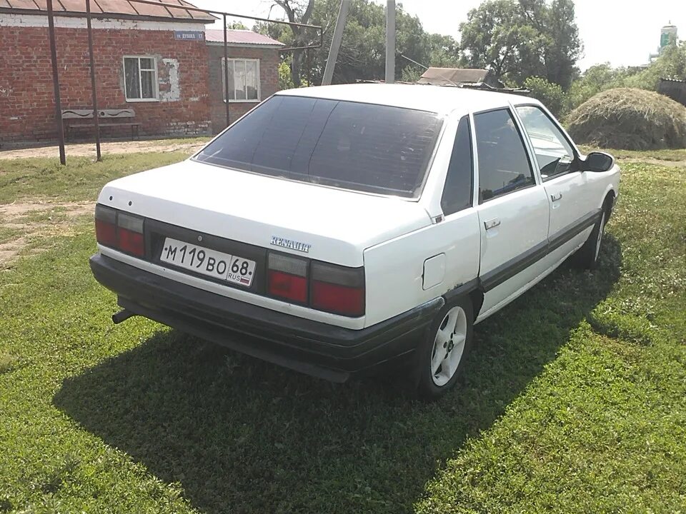 Рено 21 год. Renault 21 1987. Renault 21 1986. Рено 21 белый. Рено 21 седан 1991 года.