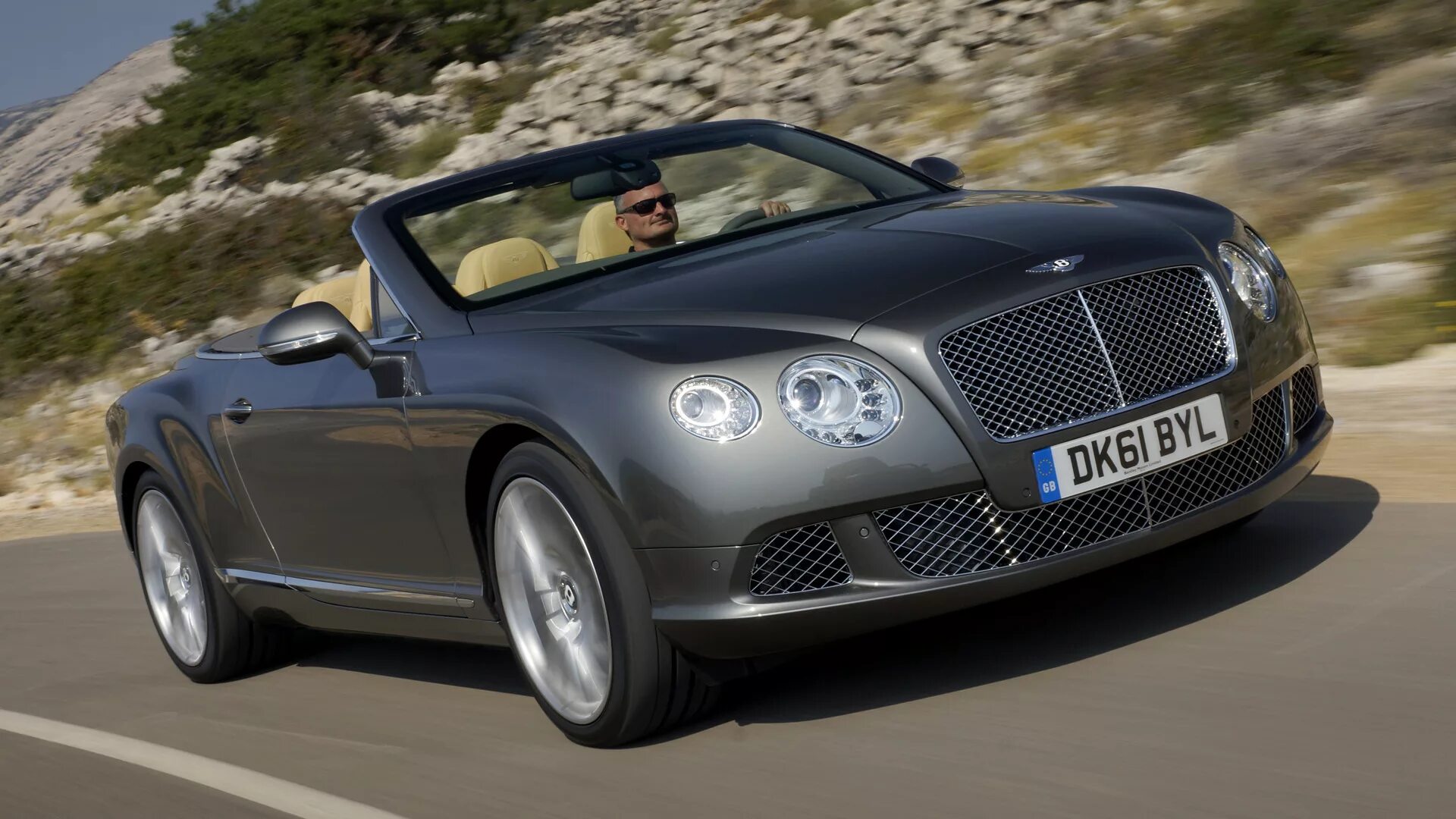 Бентли грей. Бентли Континенталь 2011. Bentley Continental gt w12. Бентли Континенталь gt w 12.