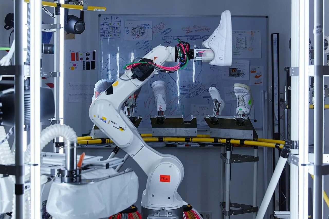 Робот уборщик вектор. Робот пылесос для бассейна dolphin s100 сломанный. Робот для сборки мусора. Робот уборщик мультяшка. Умный робот.