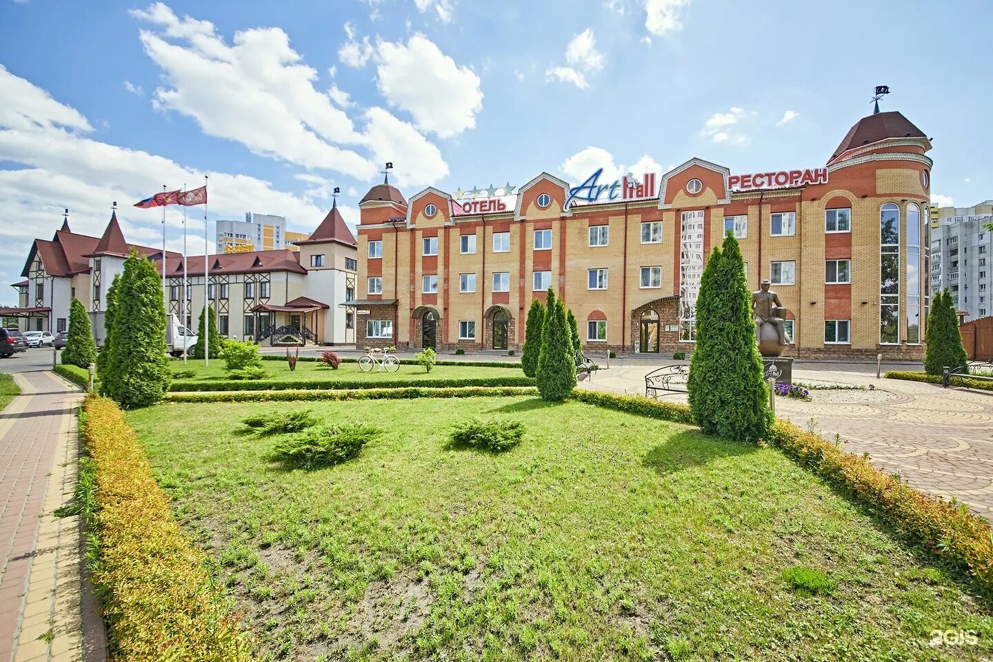 Артхол. Артхол. Арт холл брянск бассейн. Артхолл беседки. Артхолл в брянске гостиница.