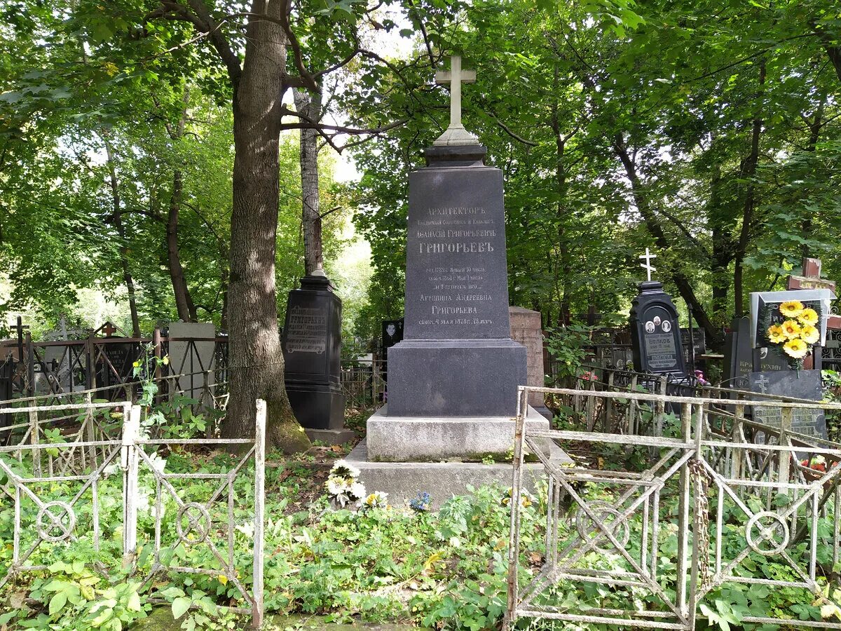 Где похоронить в москве человека. Некрополь. Лазаревское кладбище Москва. Ватутин могила.
