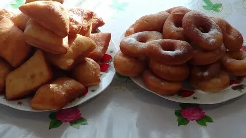 Жас жігіттерді жыныстық қатынас үшін түсіріп жатқан жетілген әйелдердің қатысуымен порно