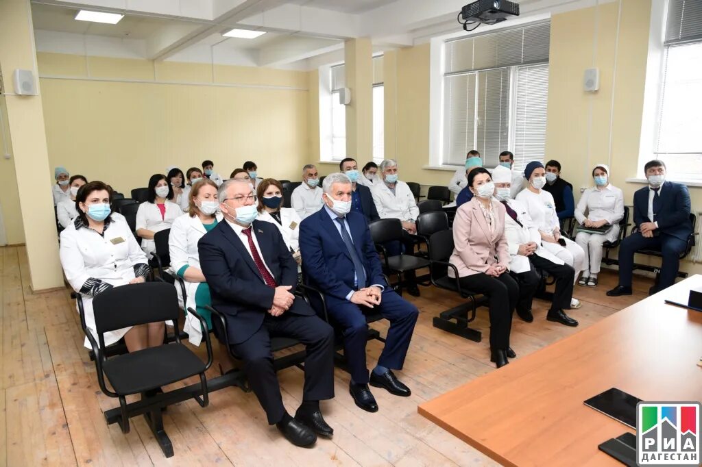 Главный врач махачкалы. Главврач РКБ Махачкала. Главный врач республиканской клинической больницы Махачкала.