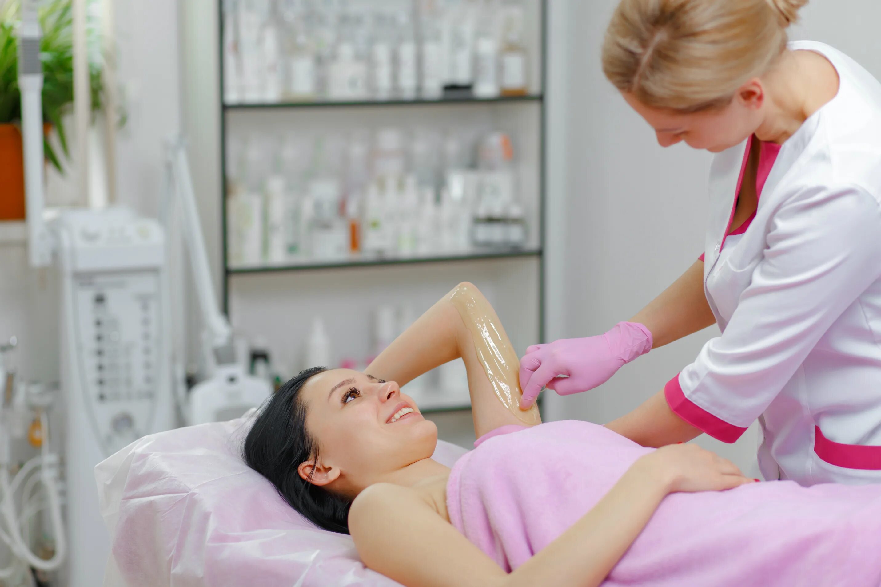 Восковая депиляция. Восковая депиляция в салоне. Beauty wax. Шугаринг и восковая депиляция. Beauty wax.