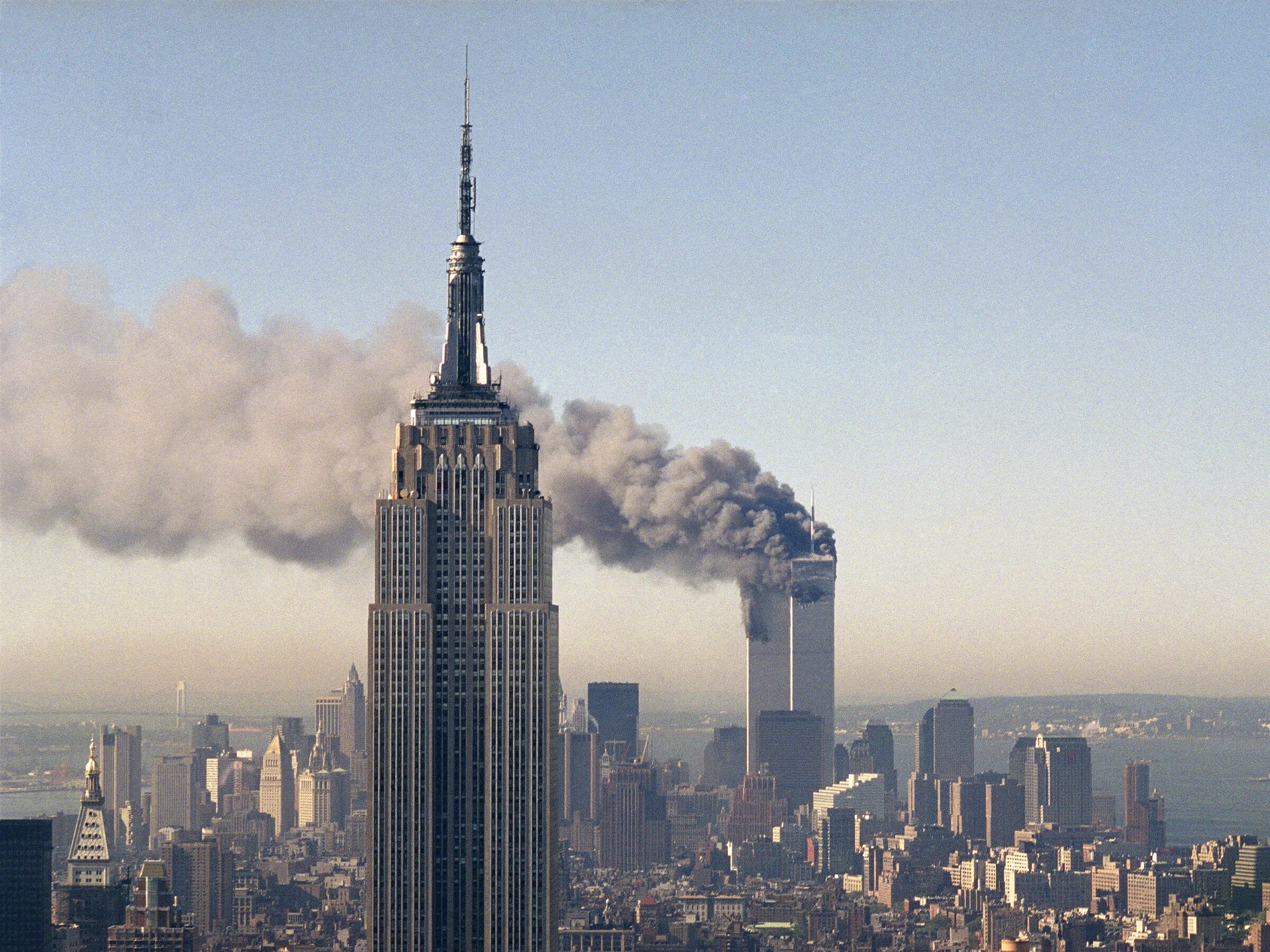 Небоскребы 2001. ВТЦ Нью-Йорк 2001. Эмпайр-Стейт-Билдинг Нью-Йорк. Башни ВТЦ 11 сентября 2001. Всемирный торговый центр в Нью-Йорке башни Близнецы.