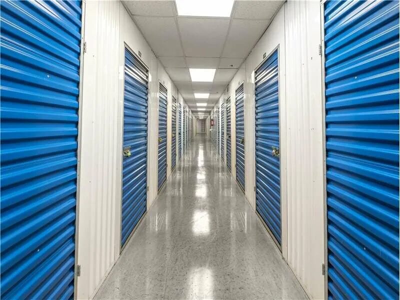 Your space storage. Экстра спейс. Коробки на полке. Организация хранения вещей в квартире. Система large expanse, extra perspective.