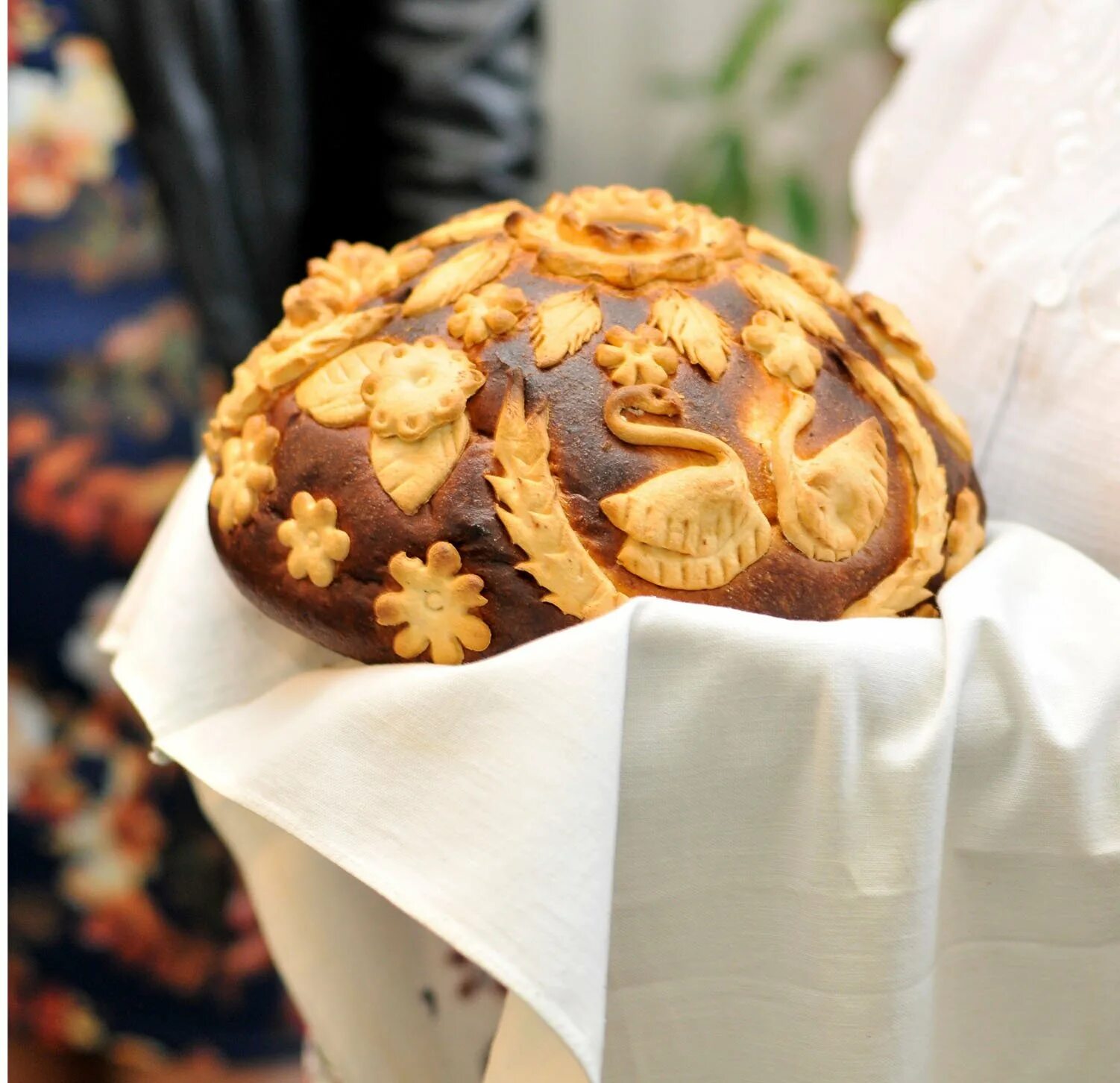 хлеб каравай. каравай церковный. украшение каравая. украшение каравая. каравай современный.