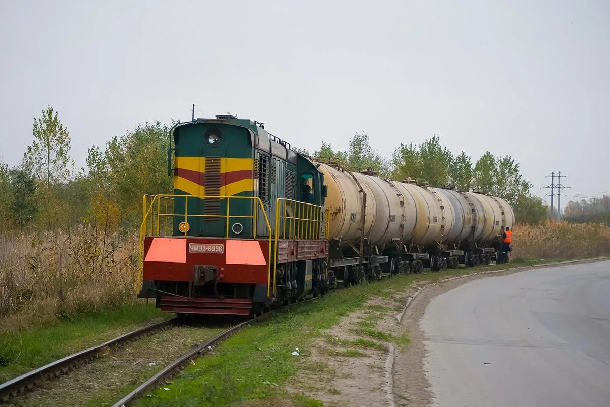 Поезд чмэ3. Чмэ3 и вл80. Тепловоз чмэ3. Грузовой тепловоз чмэ3. Электровоз тянет